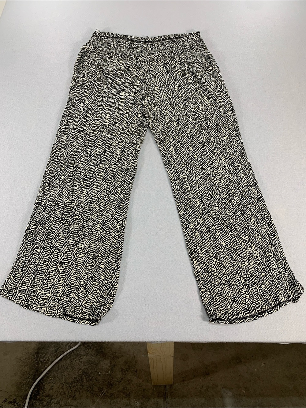 Wide-Leg Knit Pants in Black & White